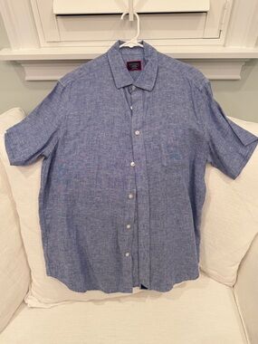 UNTUCKit Men's Light Blue Short-Sleeve Button-Down Linen Shirt